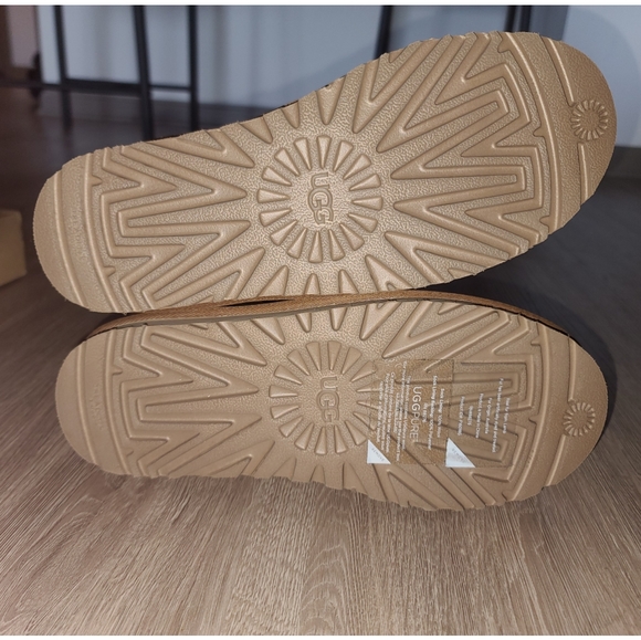 Cream UGGs, brand new, never worn, size 9 - Picture 6 of 6